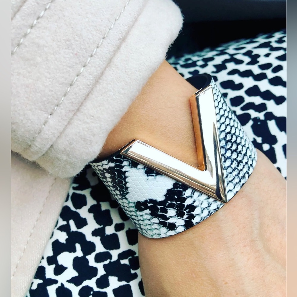 V bracelets - Picture 6 of 6